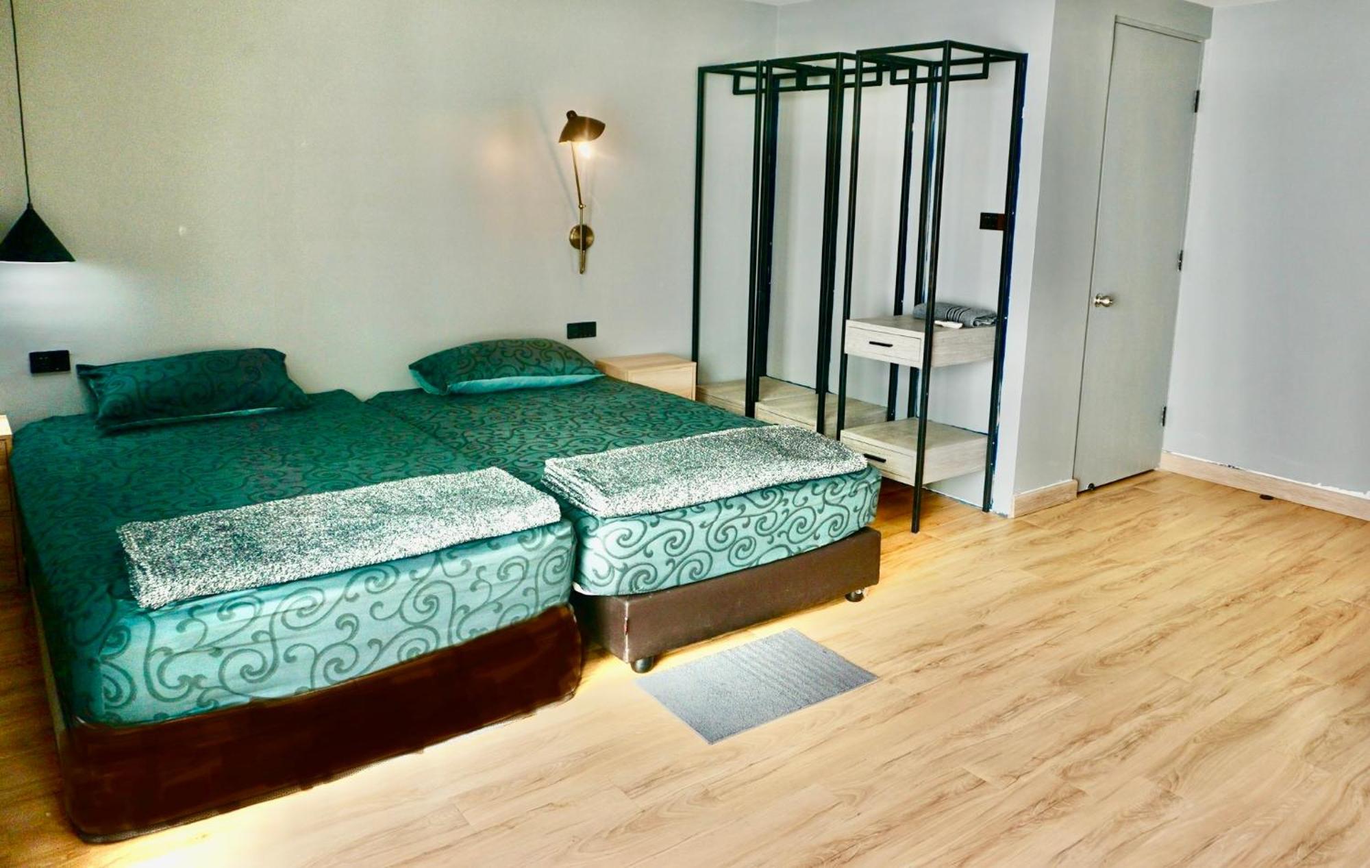 Hash Apartment With Unique Chill Design At Silom Soi 3 Бангкок Экстерьер фото