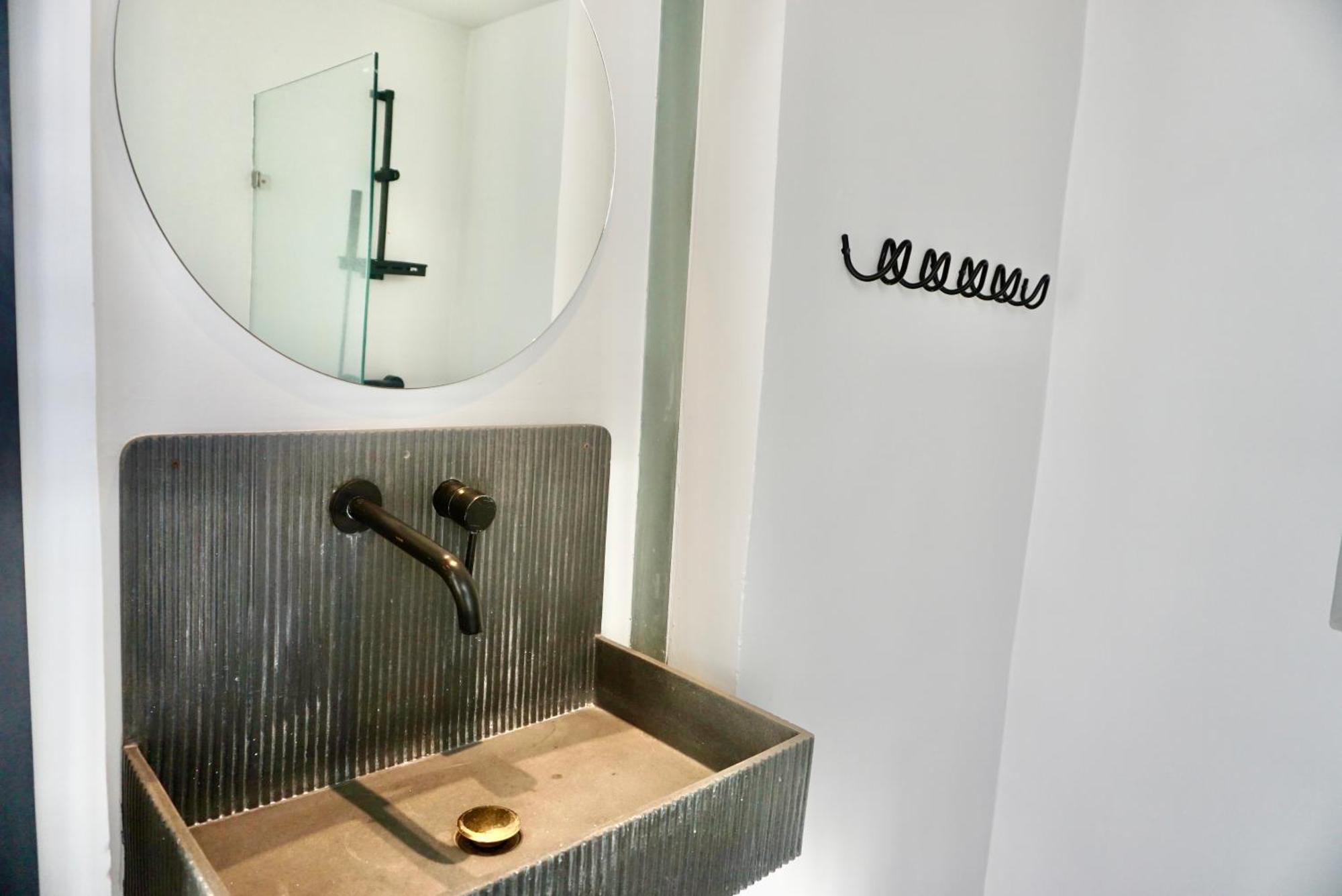 Hash Apartment With Unique Chill Design At Silom Soi 3 Бангкок Экстерьер фото