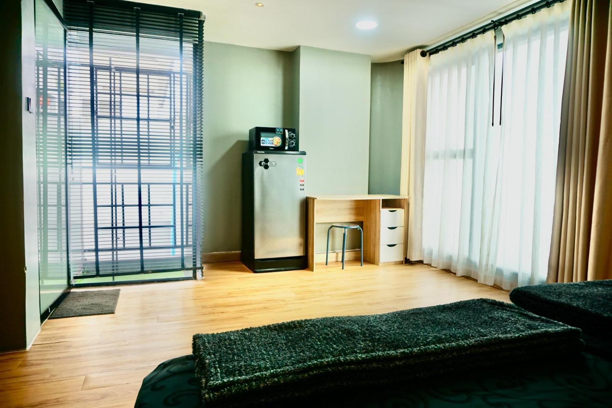 Hash Apartment With Unique Chill Design At Silom Soi 3 Бангкок Экстерьер фото