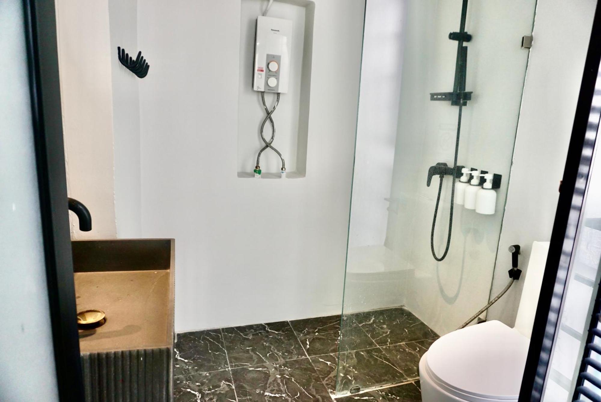 Hash Apartment With Unique Chill Design At Silom Soi 3 Бангкок Экстерьер фото