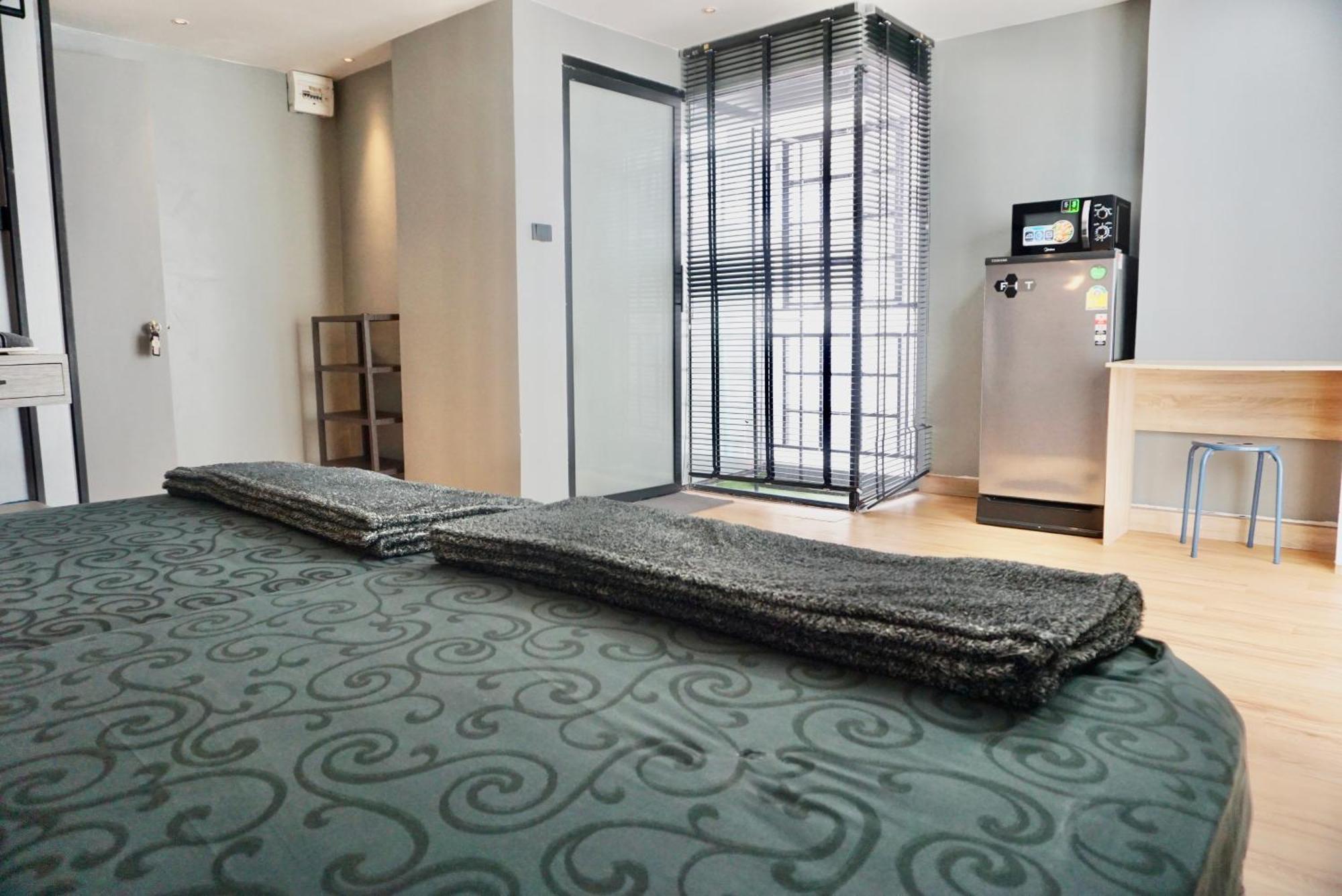 Hash Apartment With Unique Chill Design At Silom Soi 3 Бангкок Экстерьер фото