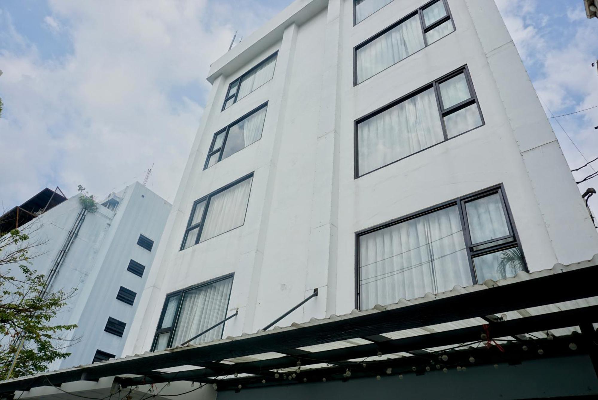 Hash Apartment With Unique Chill Design At Silom Soi 3 Бангкок Экстерьер фото