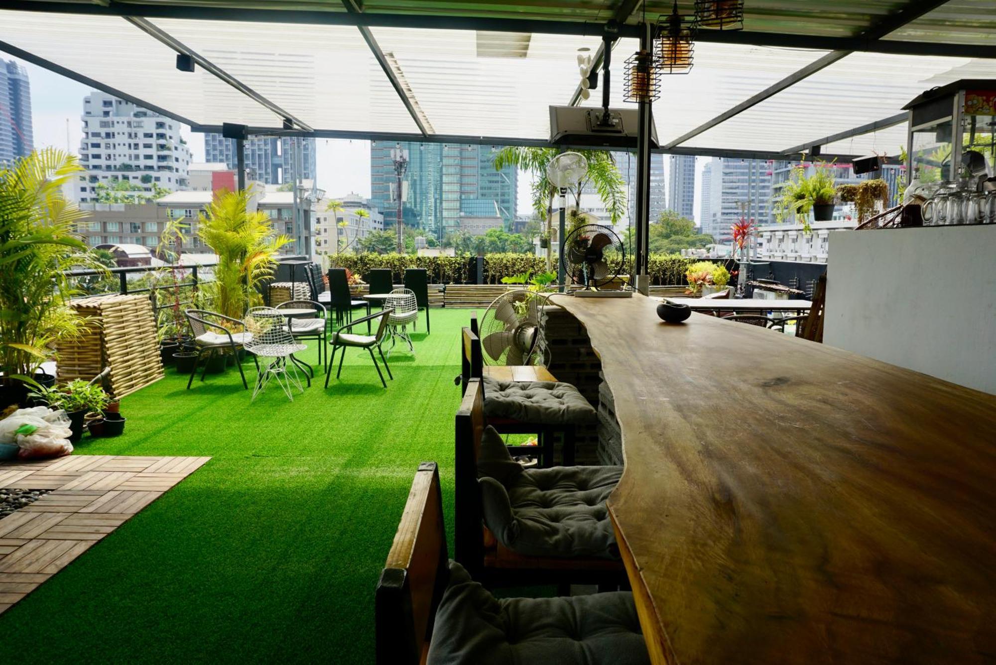 Hash Apartment With Unique Chill Design At Silom Soi 3 Бангкок Экстерьер фото
