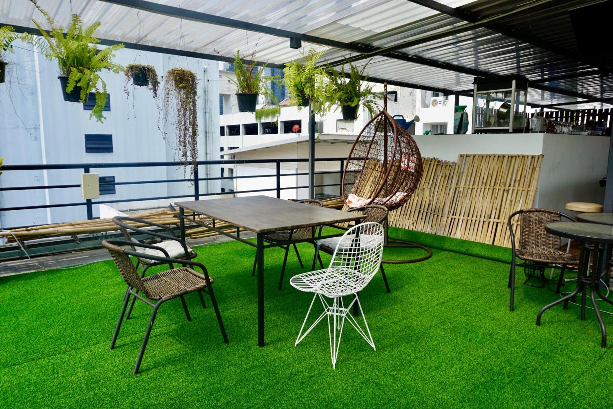 Hash Apartment With Unique Chill Design At Silom Soi 3 Бангкок Экстерьер фото